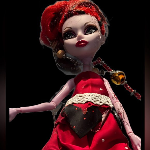 Monster High Doll Operetta - OOAK “OFF WITH HER HEAD” - Picture 12 of 14